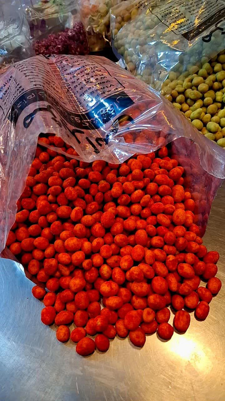 بادام زمینی روکش دار چیزبال نانا