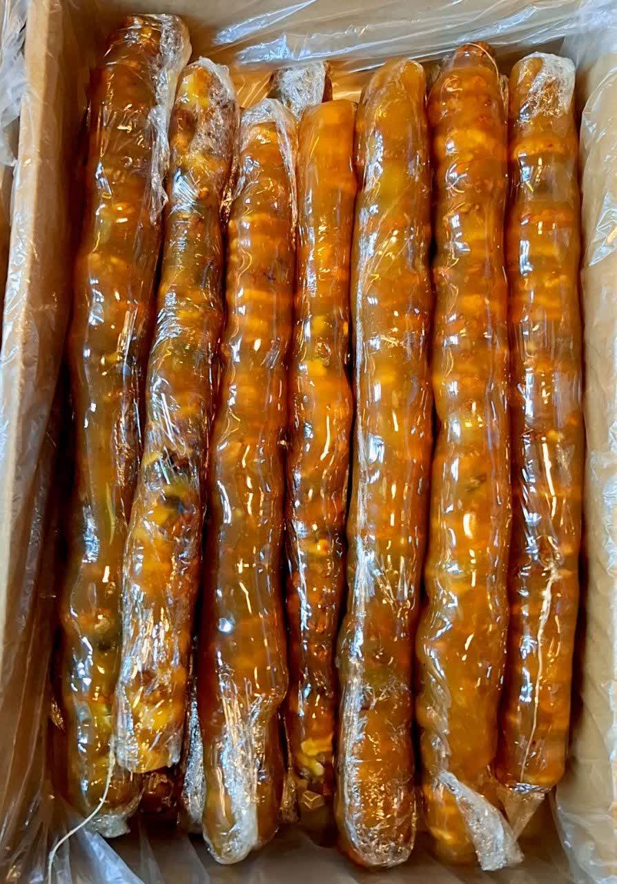 سوجوق گردویی زردآلو 300 گرمی نانا
